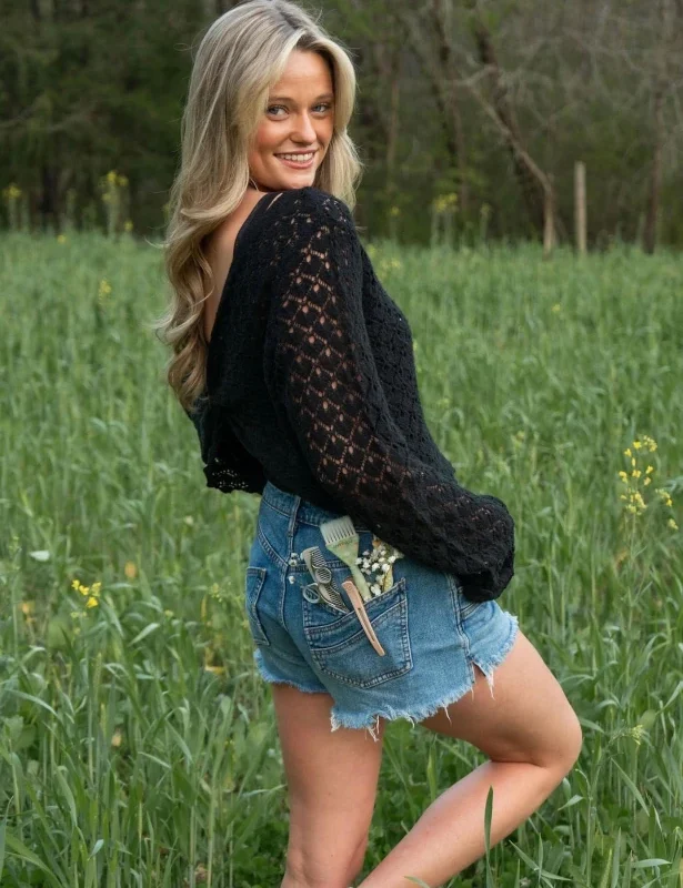 Meet Dae Troutman posing in nature. she is a creative up and coming a hairstylist that creates her magic at Luxe 405 Hair Studio in Asheboro, NC,